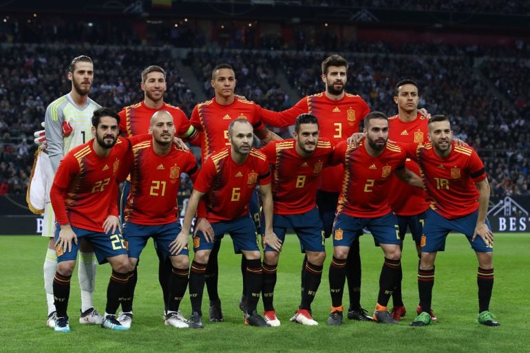 El equipo español lució un brazalete negro en memoria del hijo de Santi Cañizares.