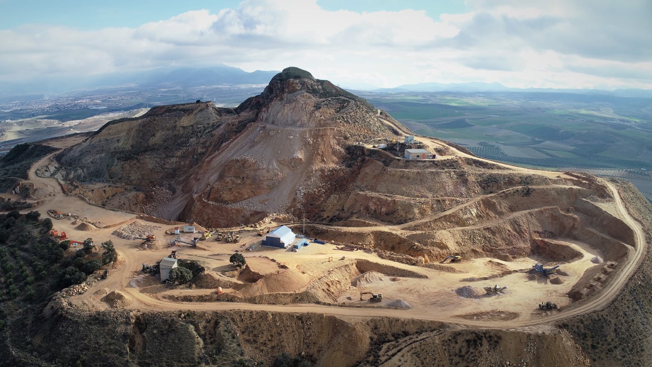 Explotación de celestina en Montevive, en los términos de La Malahá, Las Gabias y Alhendín (Granada)