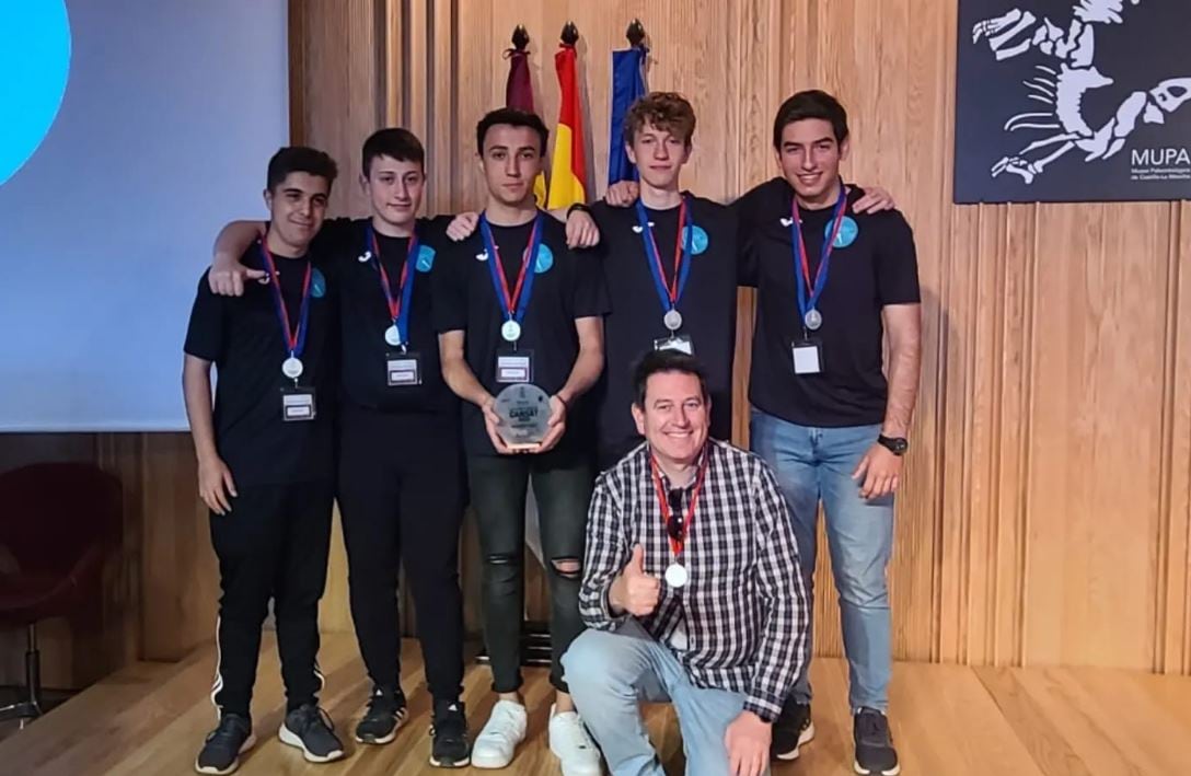 Equipo Projet Jare de alumnos de 1º de Bachillerato del IES San José de Cuenca, ganadores de la fase regional de Castilla-La Mancha del proyecto CanSat.