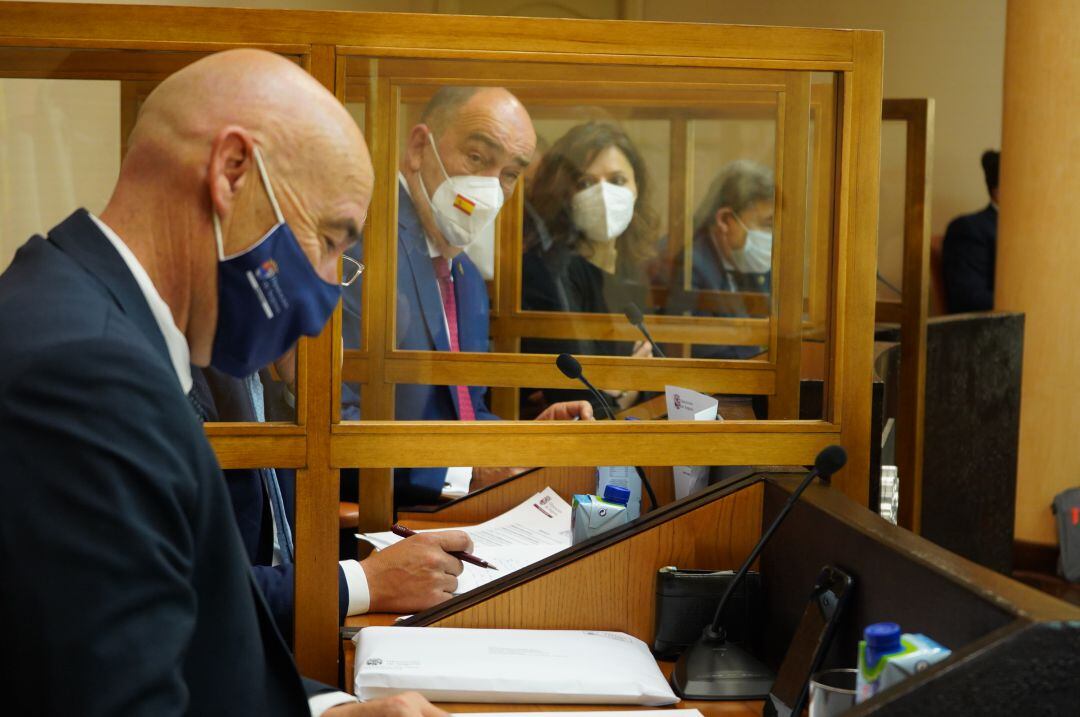 Diputados en un momento del pleno provincial