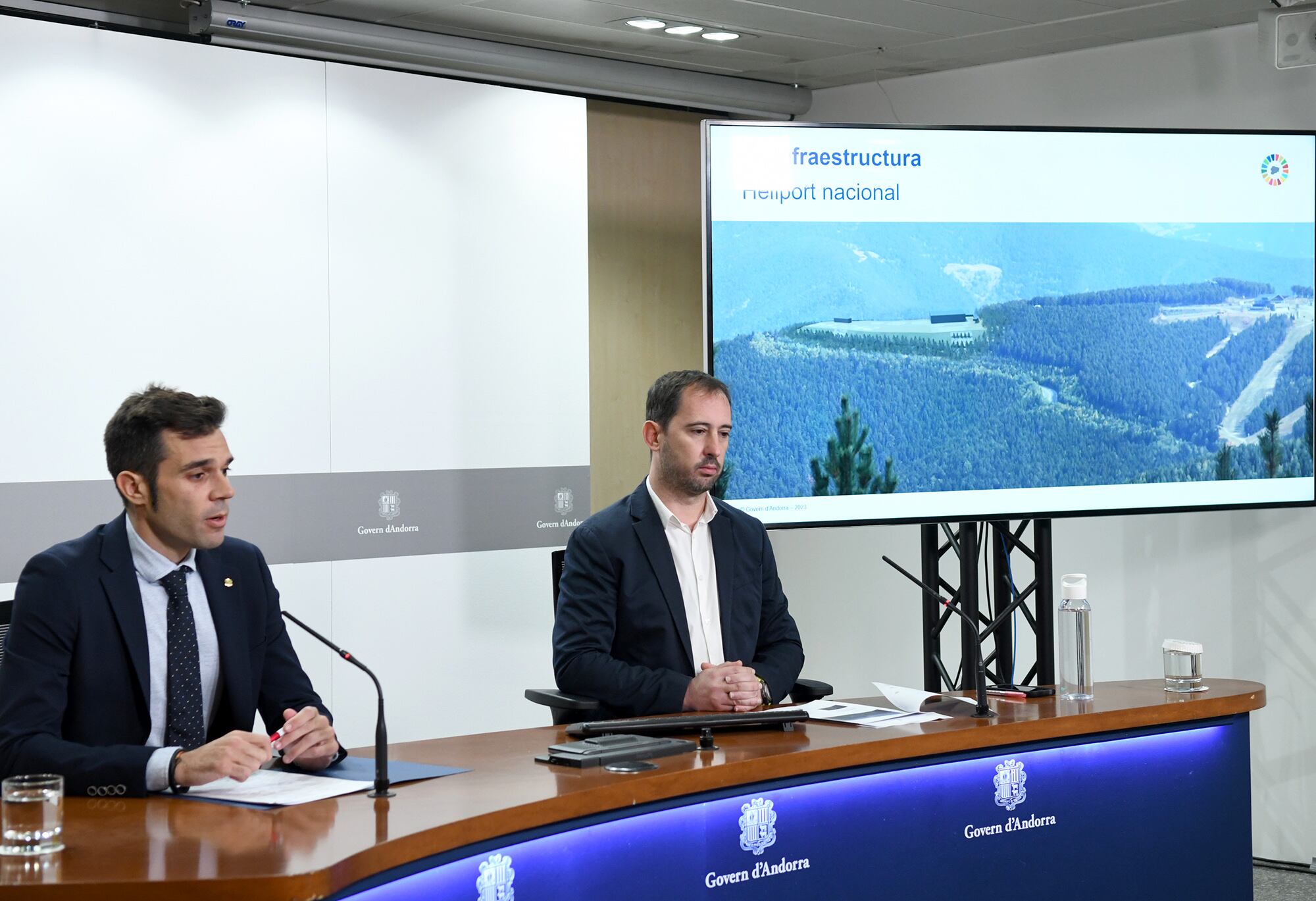 El secretari d'Estat de Transició Energètica, Transports i Mobilitat, David Forné amb el director del departament d'Energia i Transports, Carles Miquel.