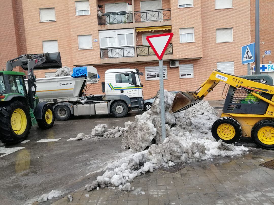 Los trabajadores de FCC han terminado de retirar la nieve de las calles de Valdemoro este fin de semana.