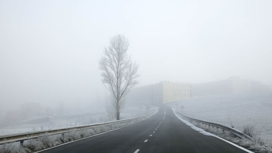 La visibilidad en carretera disminuye con la aparición de la niebla