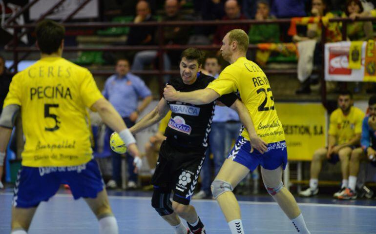 Mikel Aguirrezabalaga con la camiseta del ABANCA Ademar