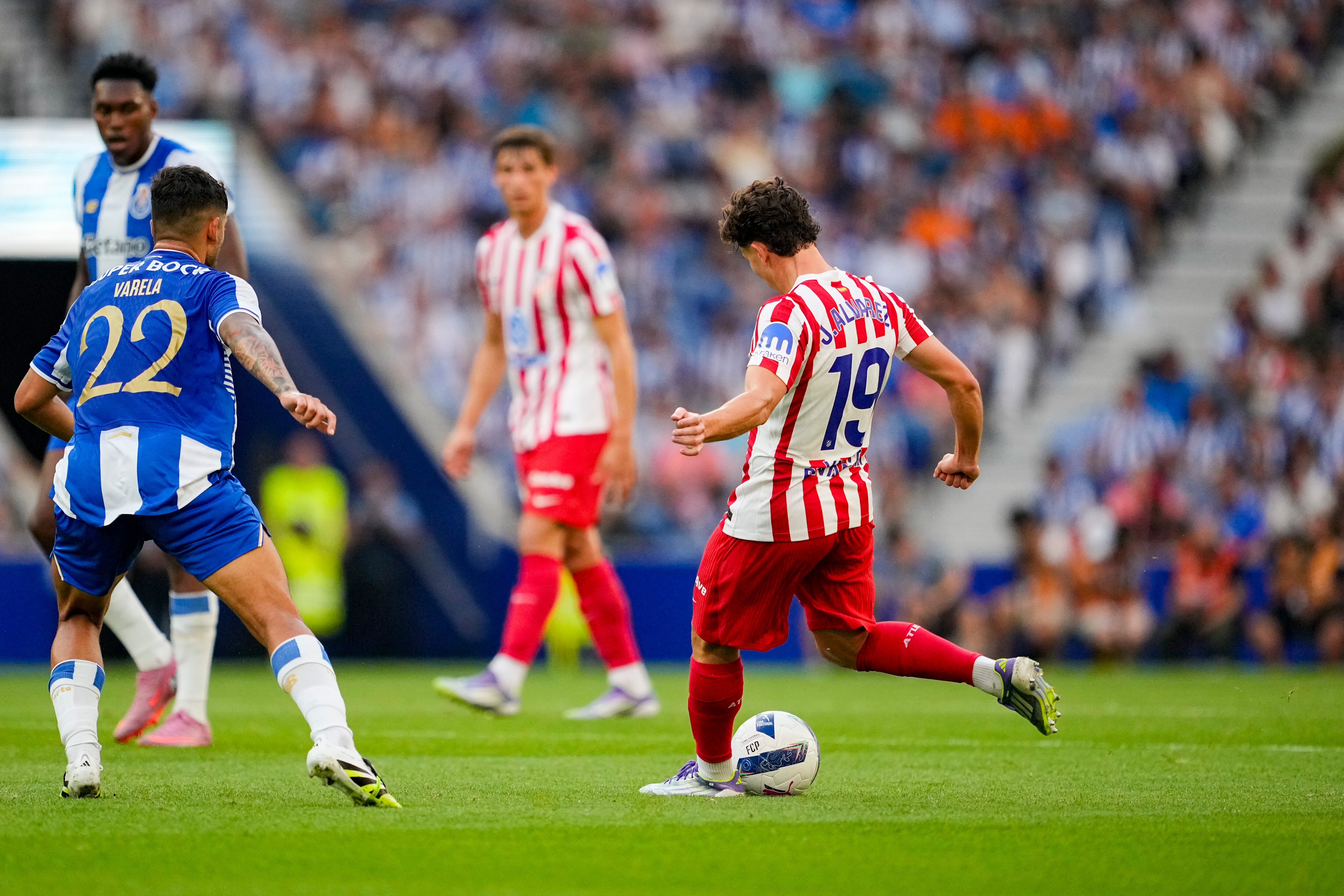 Julián Álvarez durante el amistoso de pretemporada entre el Atlético de Madrid y el Oporto, disputado en el Estádio do Dragão.Foto: Pedro Loureiro/Eurasia Sport Images/Getty Images