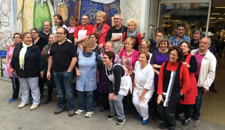Grup de paradistes del mercat central que estan en contra del nou horari
