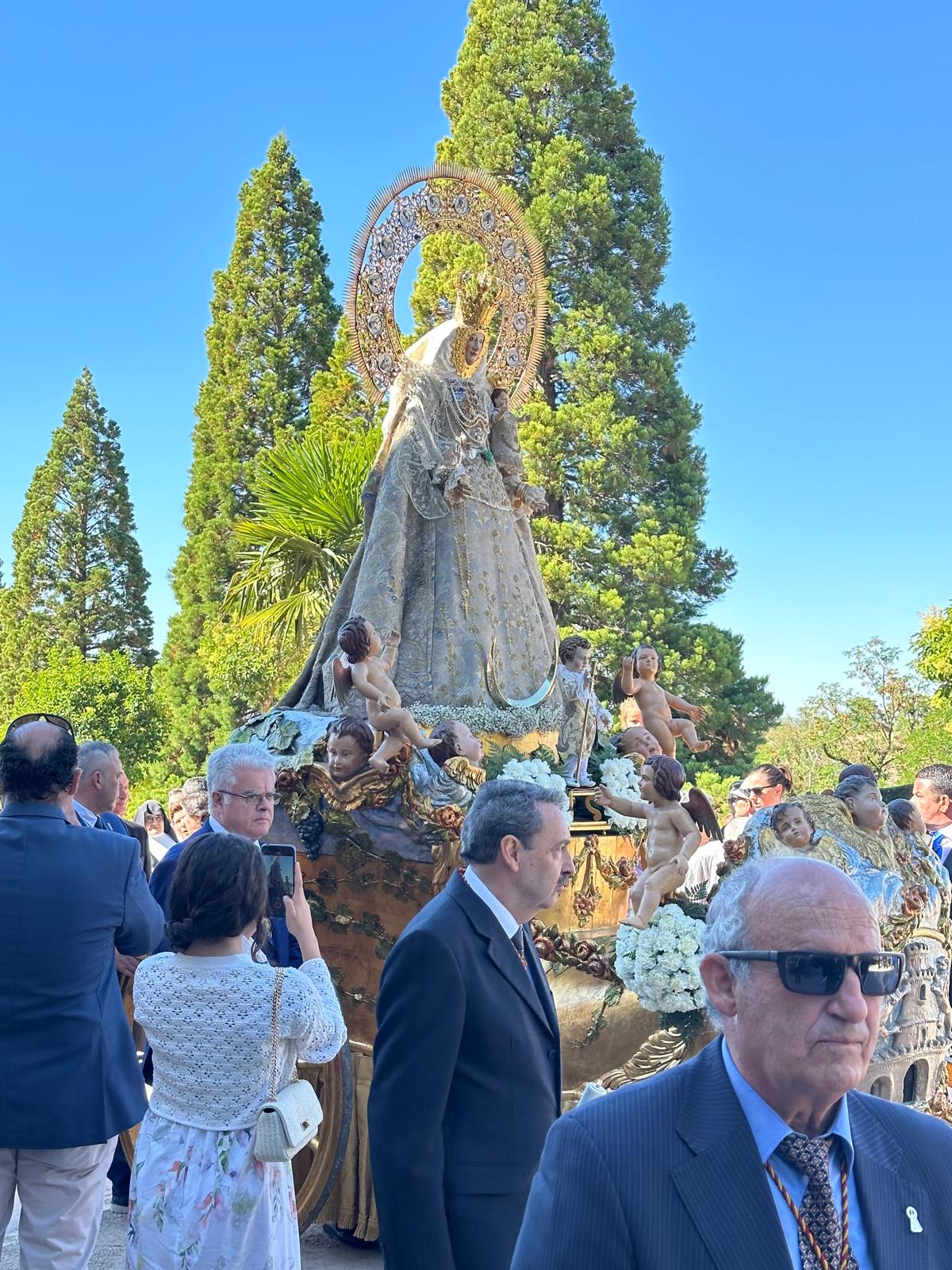 Procesión de la Virgen de las Viñas en el parque de su ermita