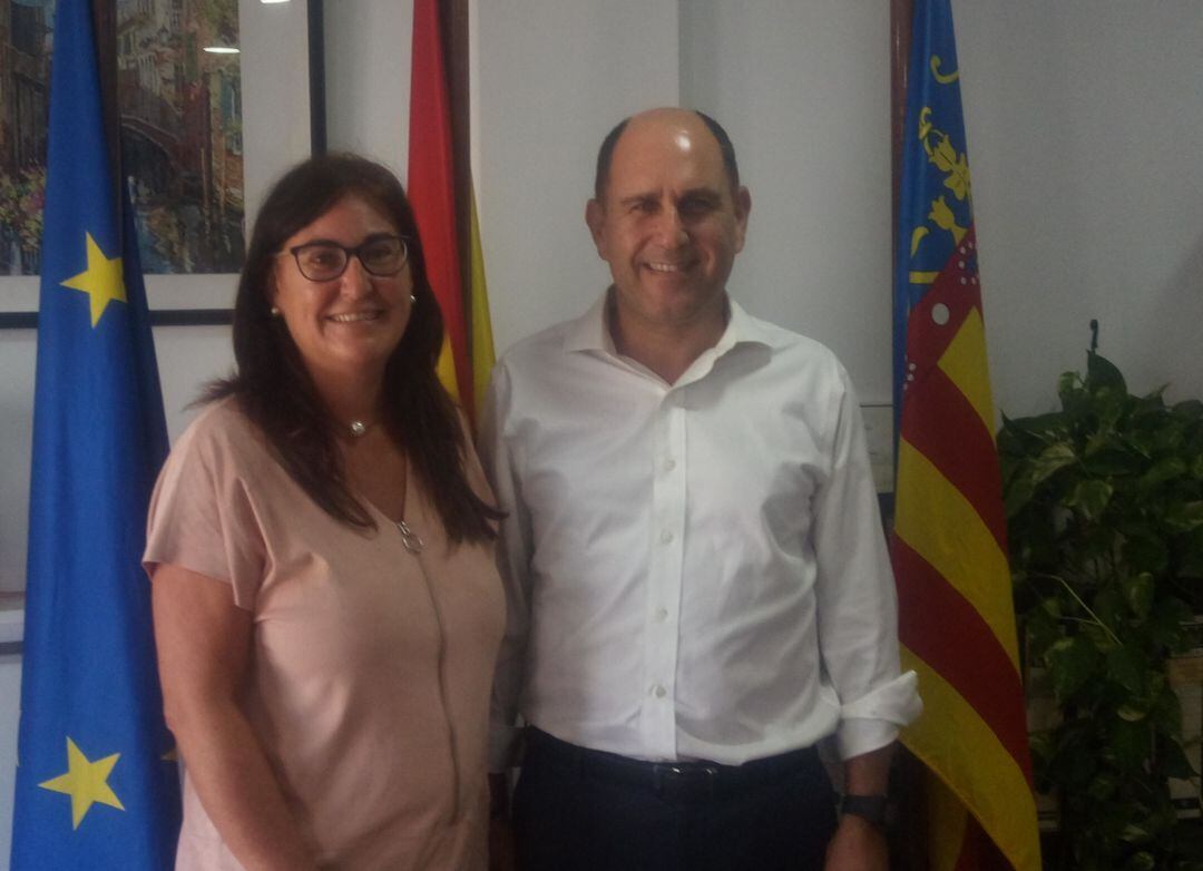 La presidenta del PP en Dénia, María Mut, y el diputado autonómico del PP en Les Corts, Antoni Joan Bertomeu.