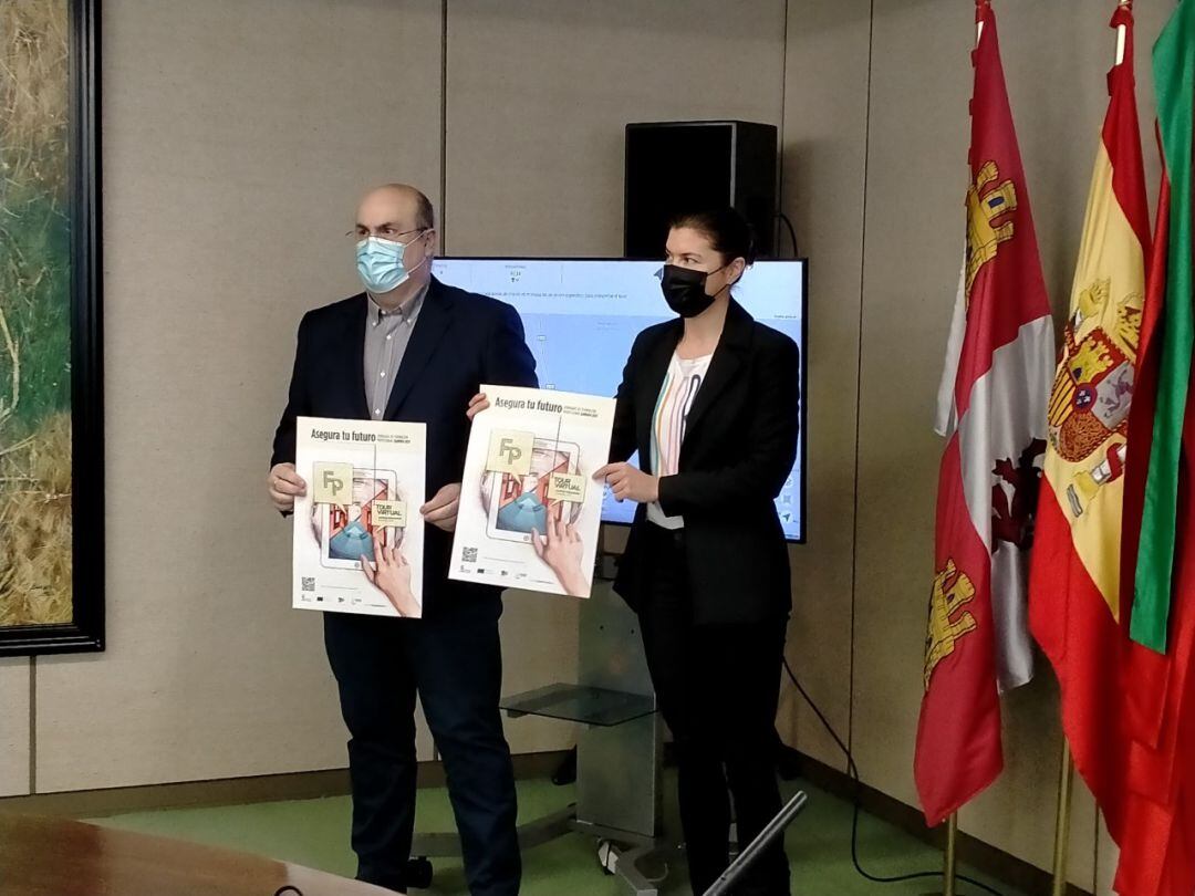 La Delegada Territorial de la Junta de Castilla y León, Clara San Damián, y el Director Provincial de Educación, Fernando Prada, presentan las Jornadas de Formación Profesional.