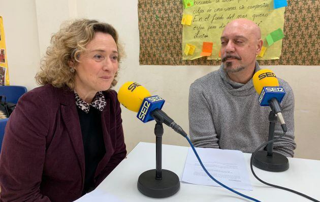 Consuelo García, jefa de servicio de Bienestar Social, y Luis Cortés, educador social y coordinador de la red de centros de conciliación municipales