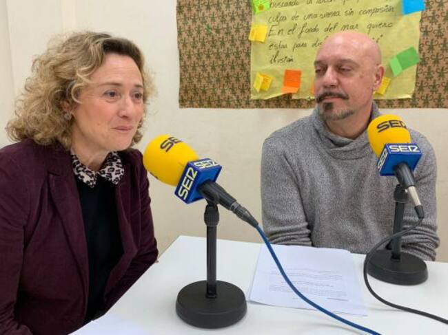 Consuelo García, jefa de servicio de Bienestar Social, y Luis Cortés, educador social y coordinador de la red de centros de conciliación municipales