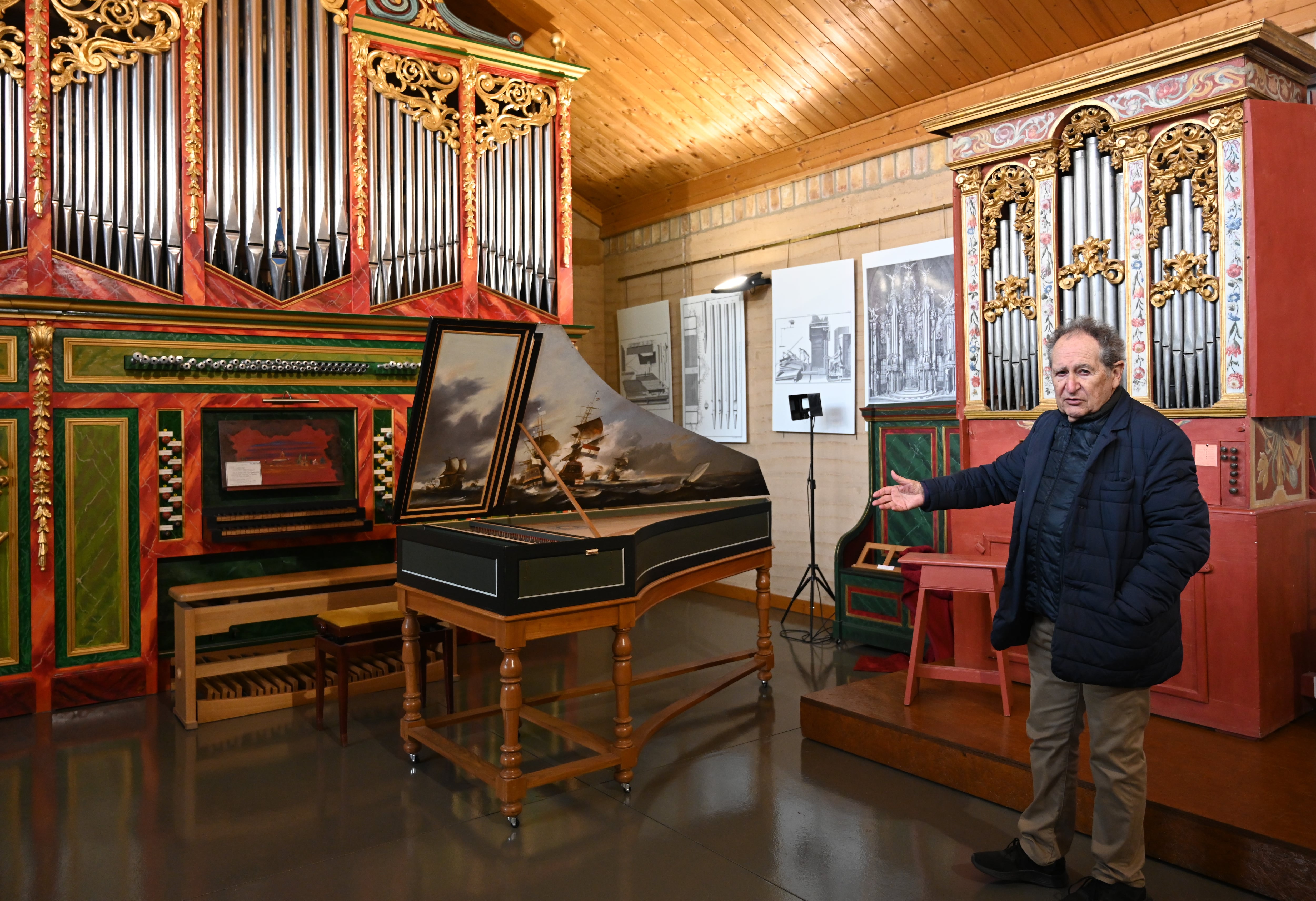 Auditorio Abarca, Luis Arranz muestra los instrumentos del auditorio