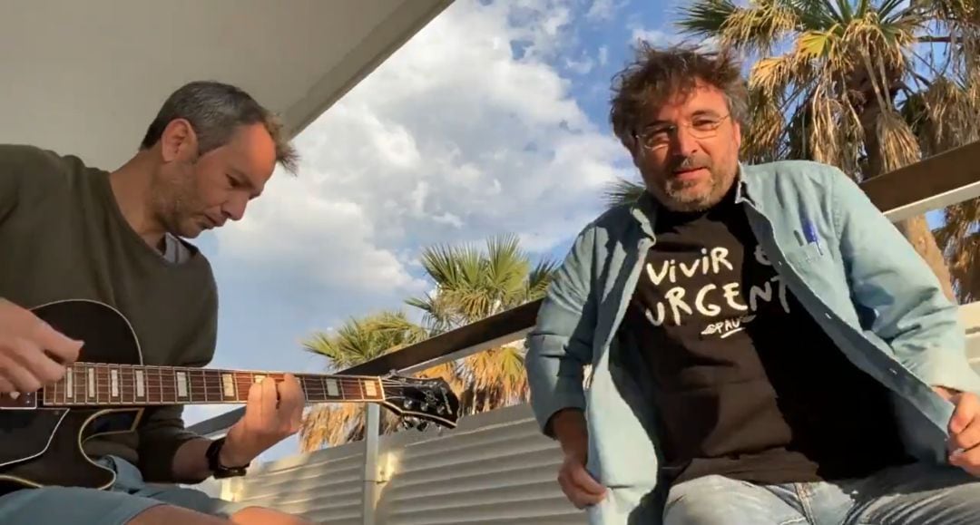 Jordi Évole canta en honor a su amigo Pau Donés.