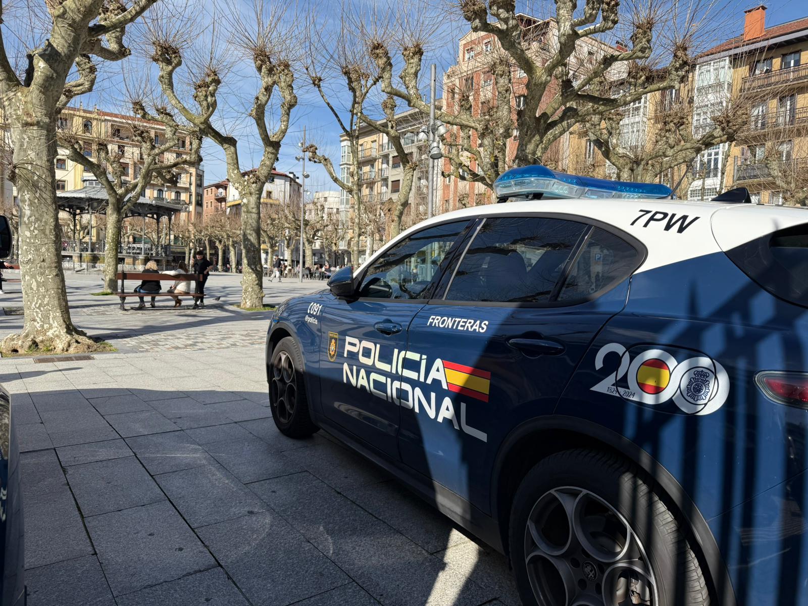 Coche de Policía Nacional en la comisaría de Irun
