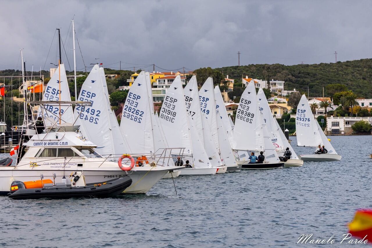 Moment de la sortida de la flota a les Winter Series a Maó.