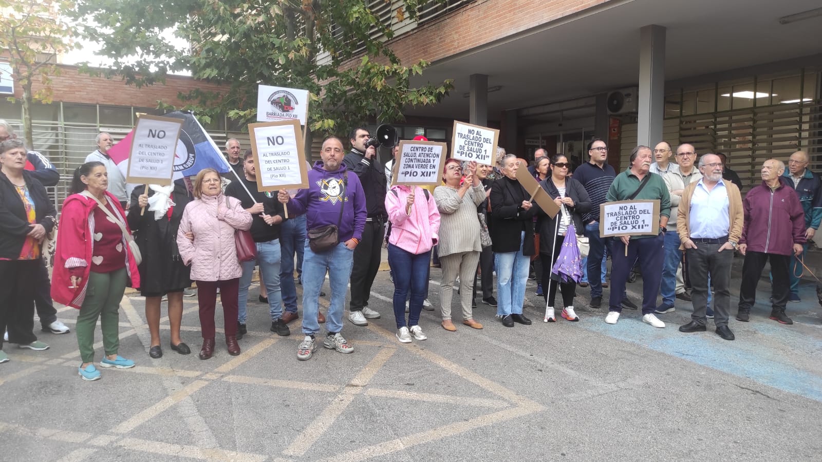 Concentración de protesta de los vecinos y vecinas del barrio de Pio XII