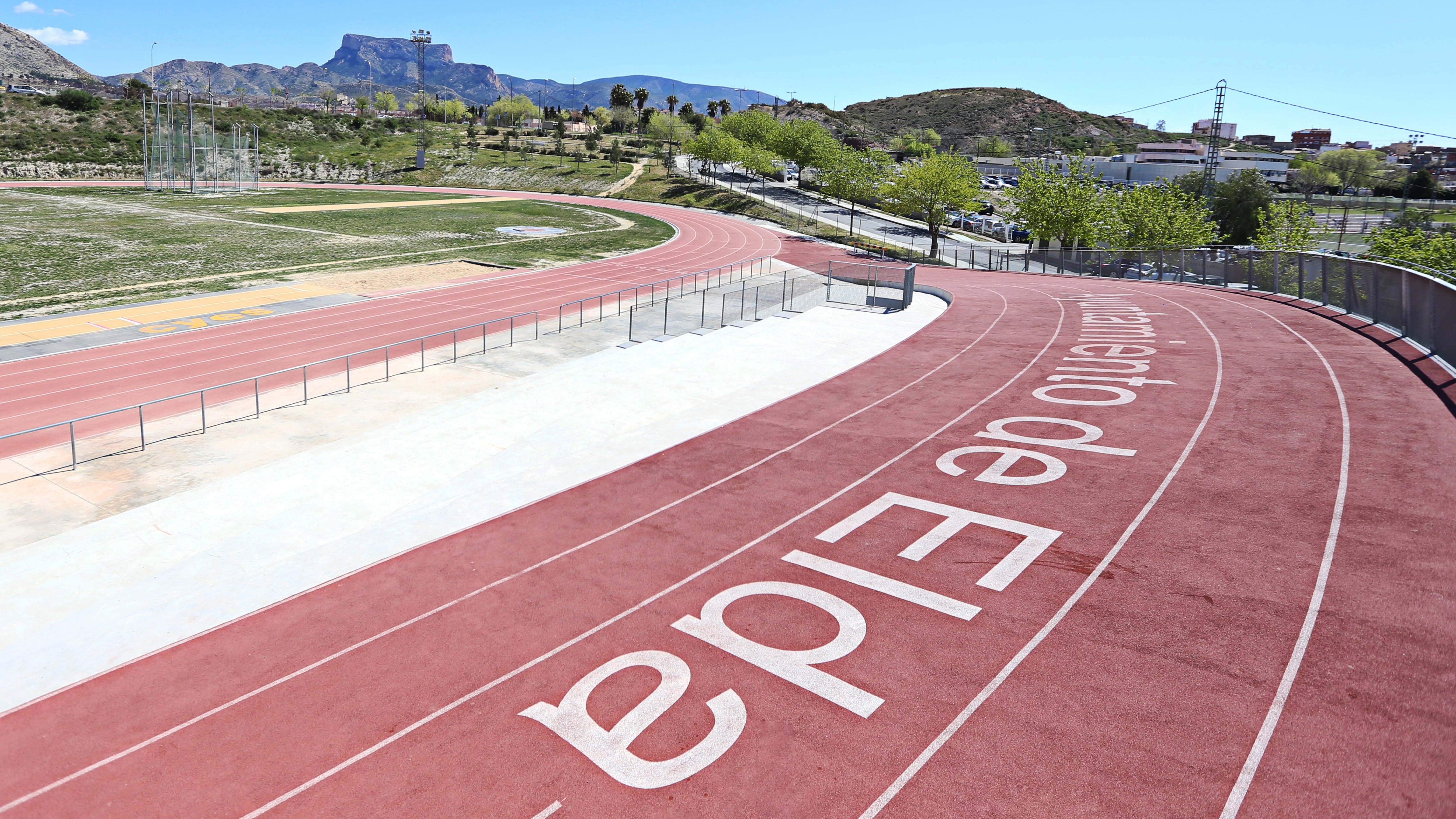 Detalle de la pista de atletismo de Elda