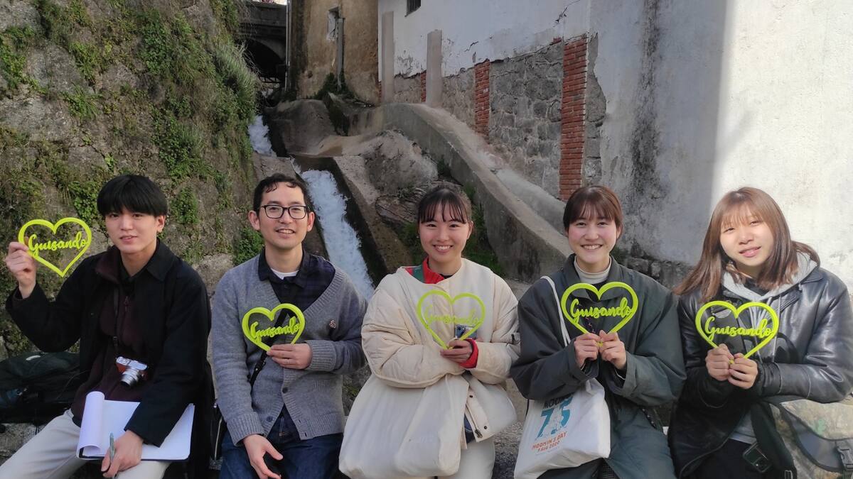 Una delegación de arquitectos japoneses visitan Guisando