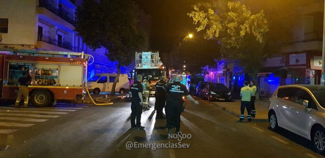 Un amplio despliegue policial y de bomberos se trasladó a la calle San Juan de la Salle