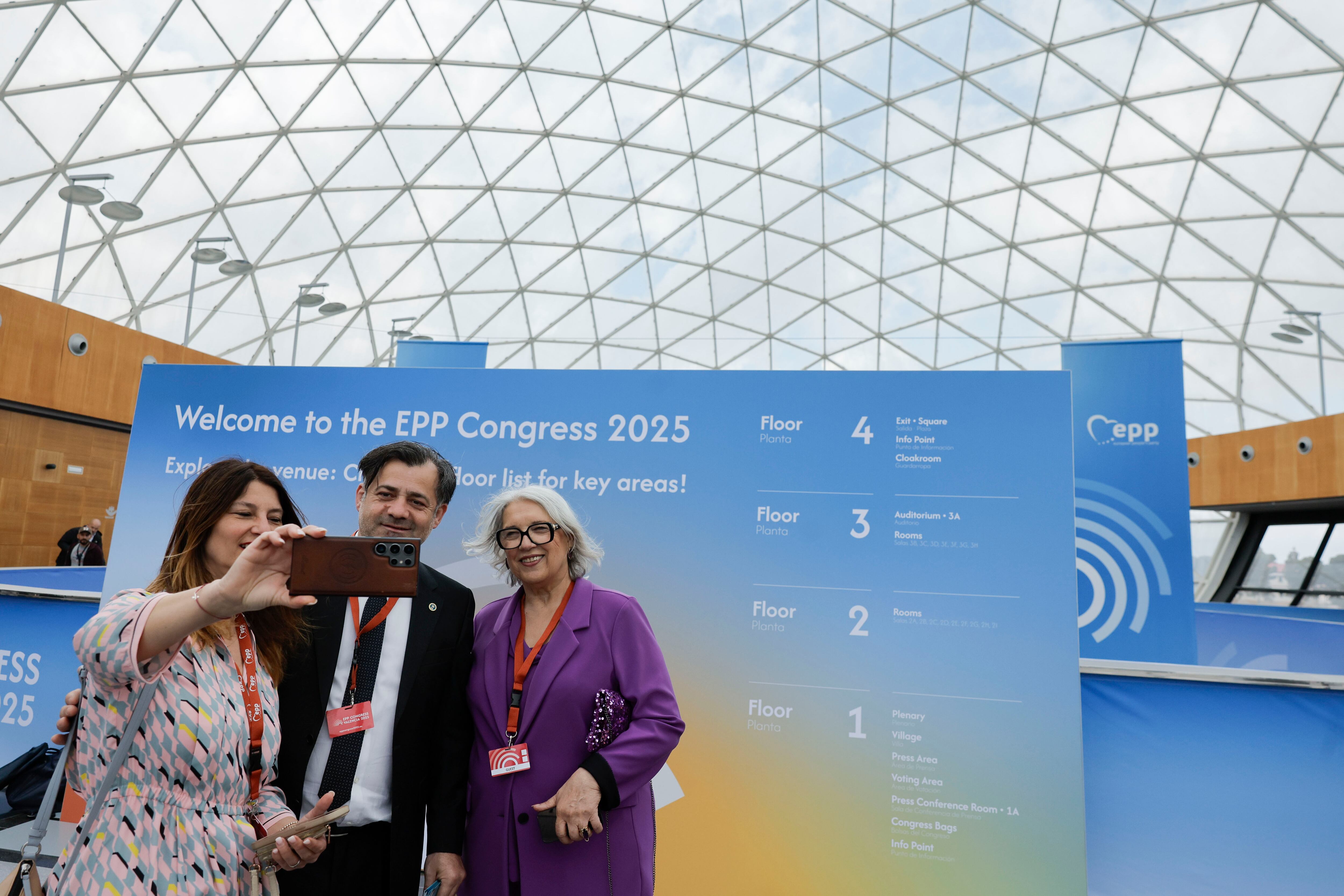 Asistentes a la reunión del Partido Popular Europeo que ha comenzado este martes en Valencia.