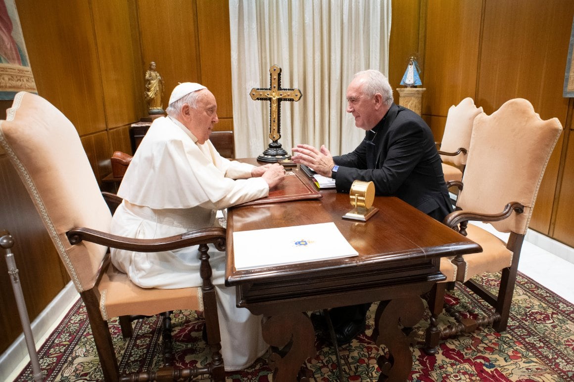 Un momento de la reunión entre el papa Francisco y el obispo Ángel Pérez. Foto: Vatican Media