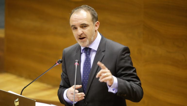 Javier Esparza, portavoz de Navarra Suma, en una intervención en el Parlamento de Navarra