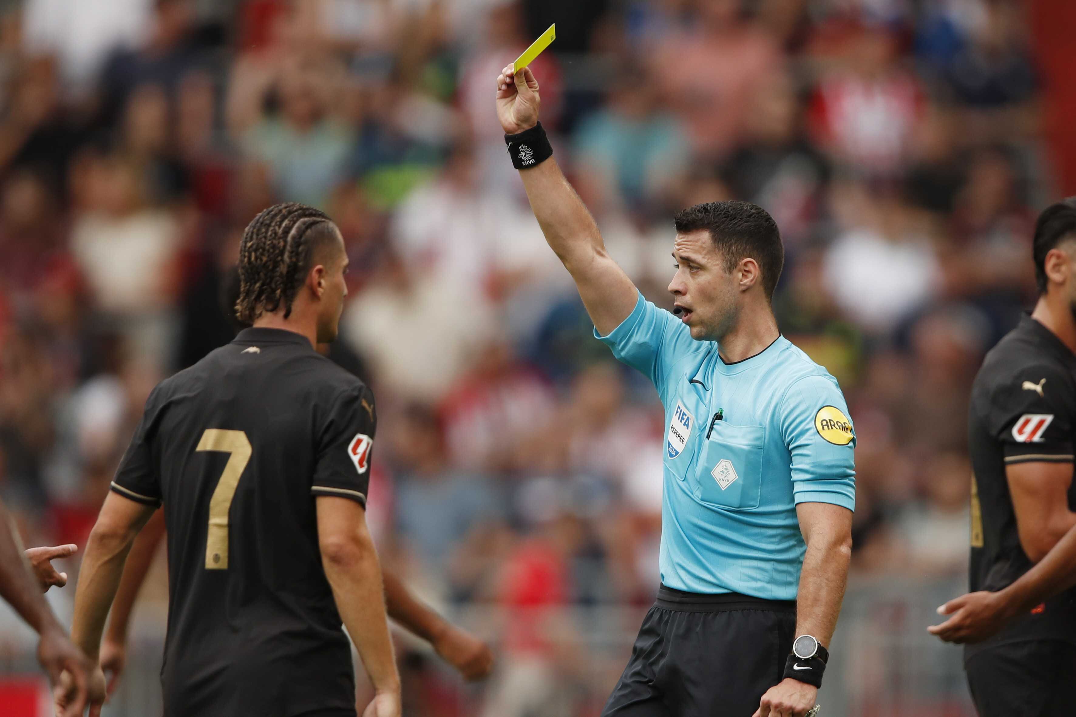 Eindhoven (Netherlands), 27/07/2024.- Sergi Canos Tenes (L) of Valencia CF looks on as the referee raises a yellow card during the friendly match between PSV Eindhoven and Valencia CF at the Phillips stadium in Eindhoven, Netherlands, 27 July 2024. (Futbol, Amistoso, Países Bajos; Holanda) EFE/EPA/Bart Stoutjesdijk
