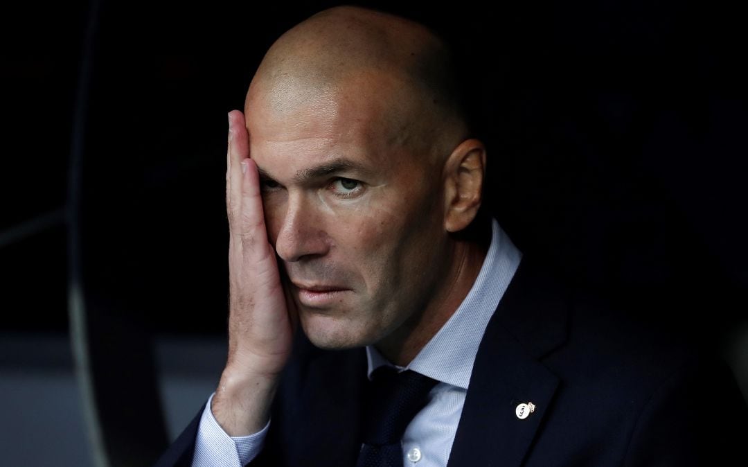 Zinedine Zidane se lamenta en el partido del Real Madrid ante el Brujas