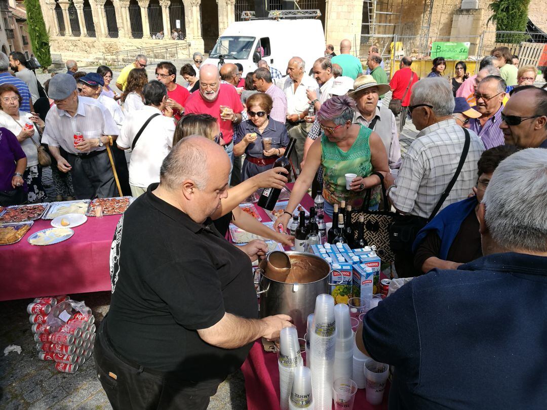 La asociación de camareros renuncia a organizar en septiembre su tradicional becerrada