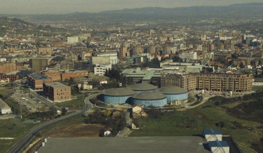 Vista de los depósitos de agua de El Cristo, en Oviedo que llevan años sin poder funcionar por una fuga que ha sido detectada ahora por el ayuntamiento y que será reparada por CHC para su puesta en marcha definitiva