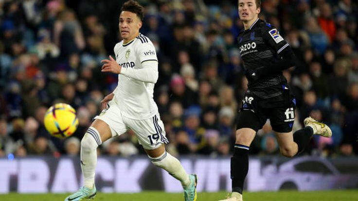 Rodrigo se dispone a marcar el 2-1 ante la mirada de Pacheco