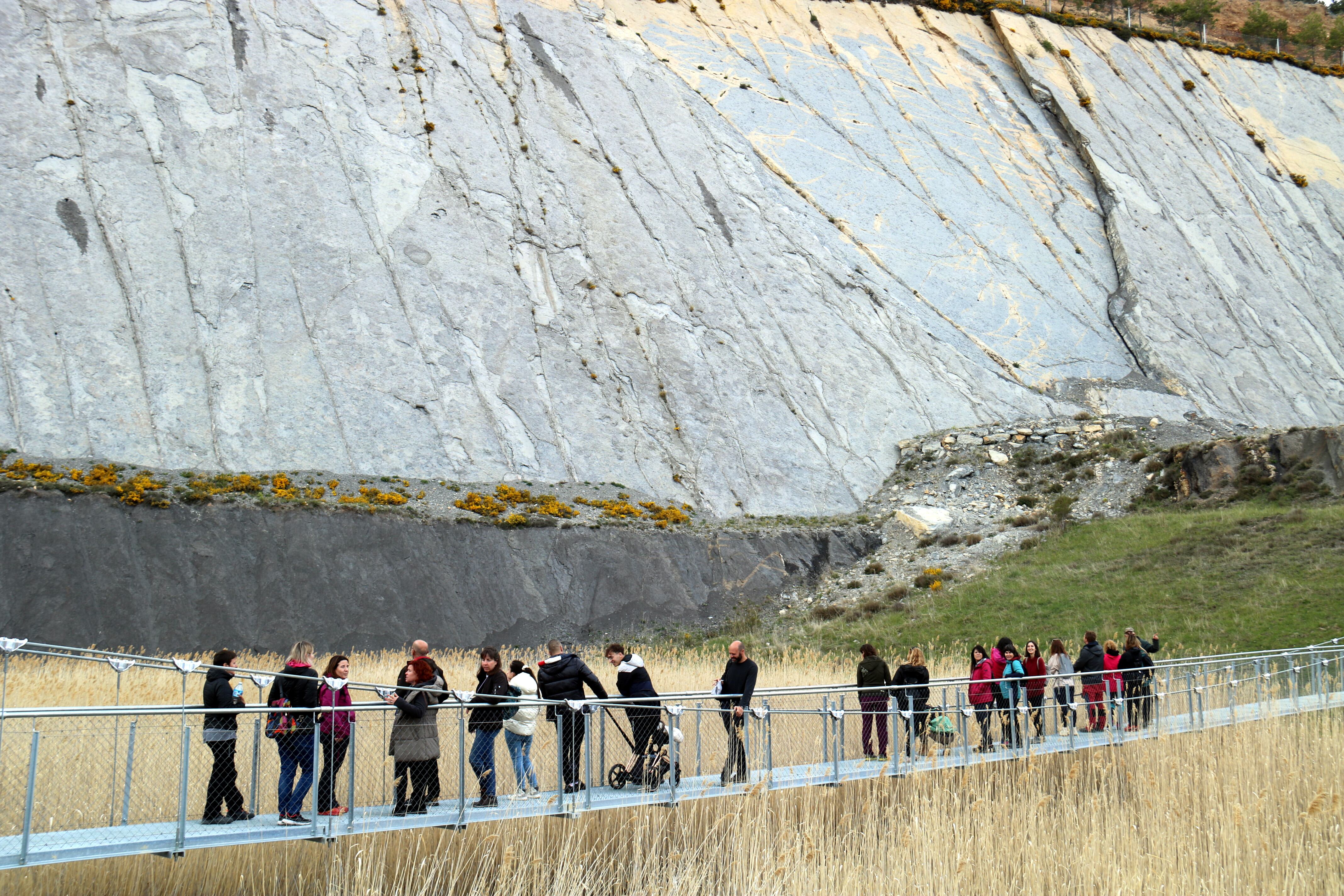 Primers visitants de la nova passarel·la de Fumanya