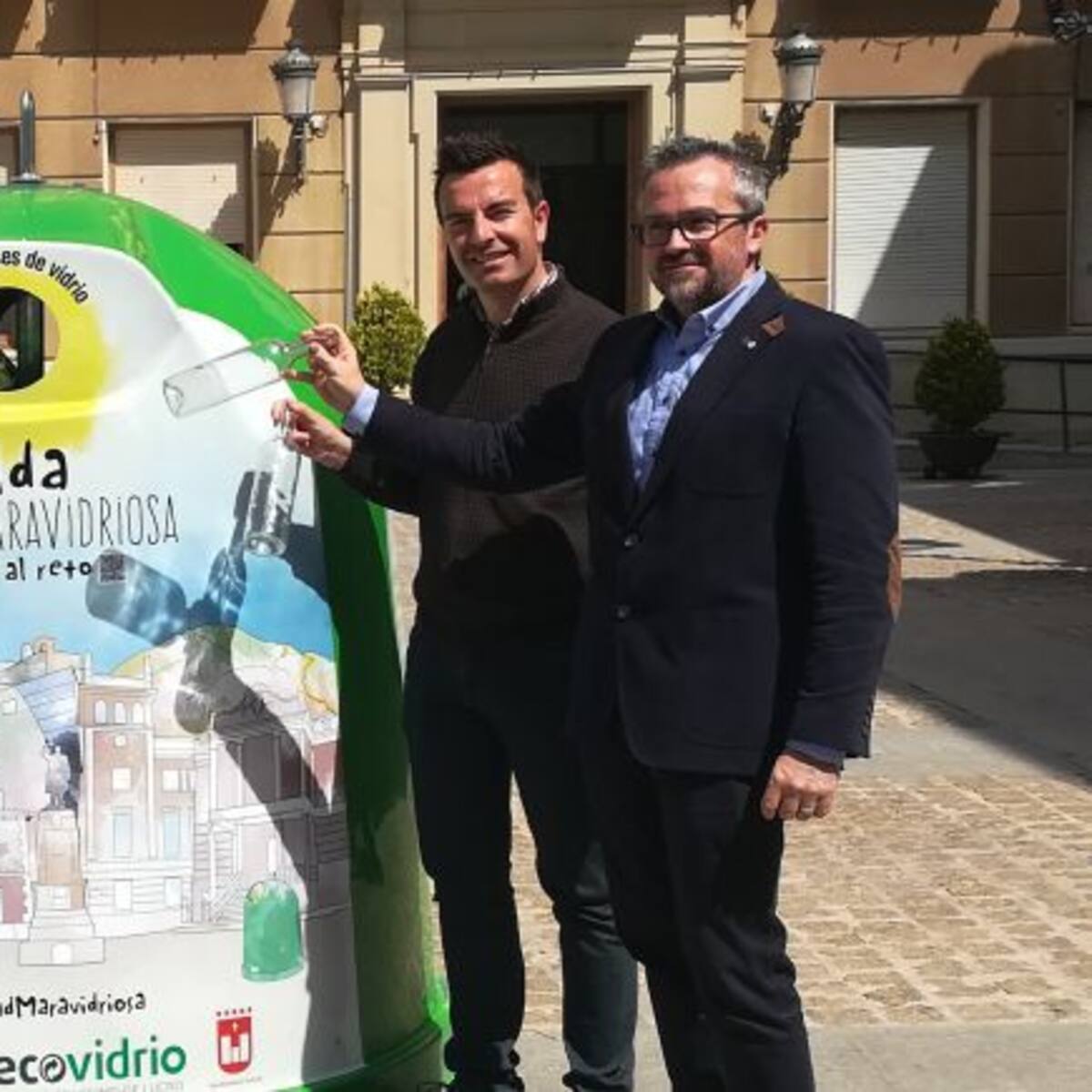 Rubén Alfaro, el alcalde de Elda, visita la planta de Ecovidrio