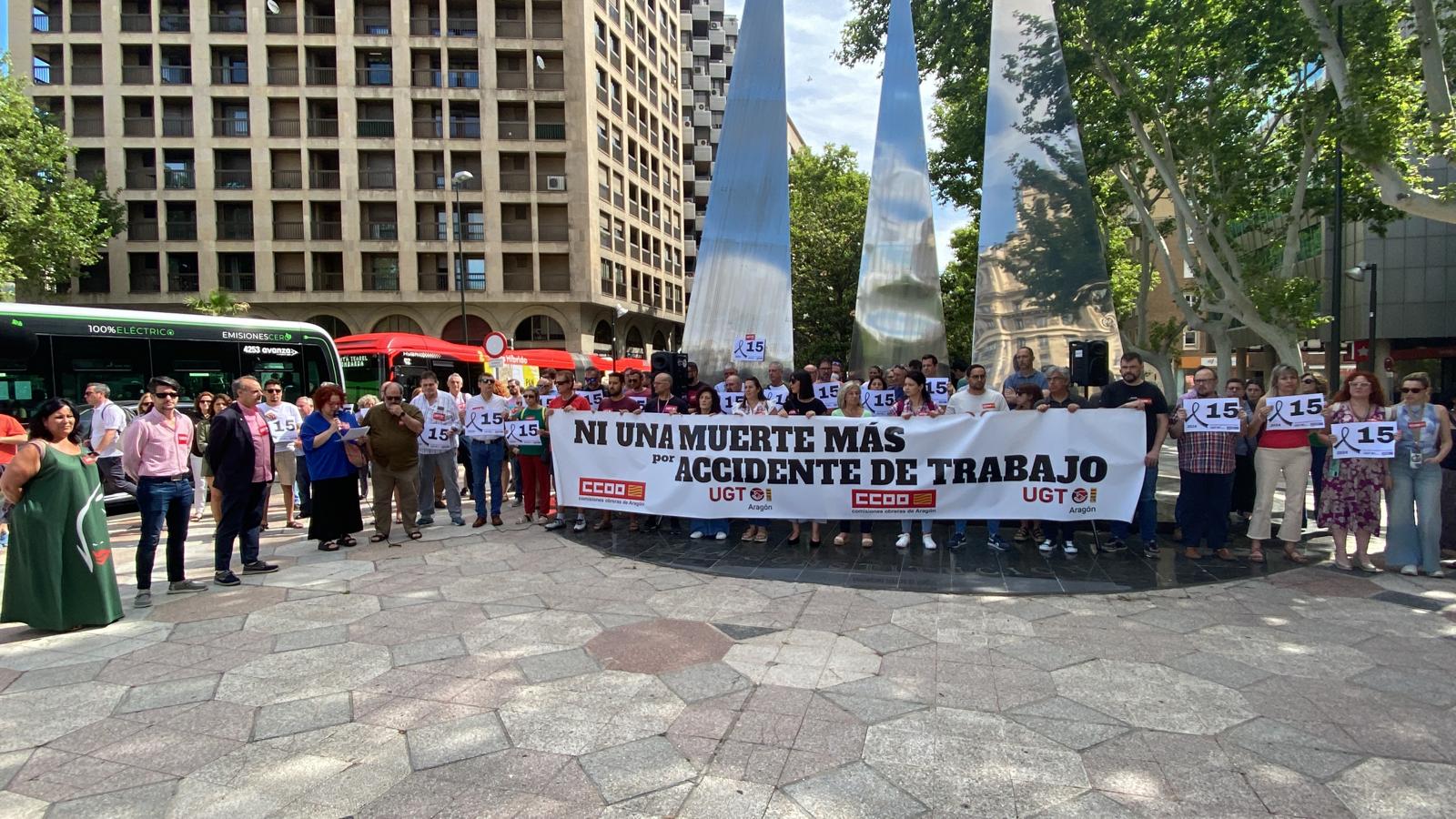 Protesta de UGT y CCOO por la muerte de un trabajador de 53 años en Sos del Rey Católico