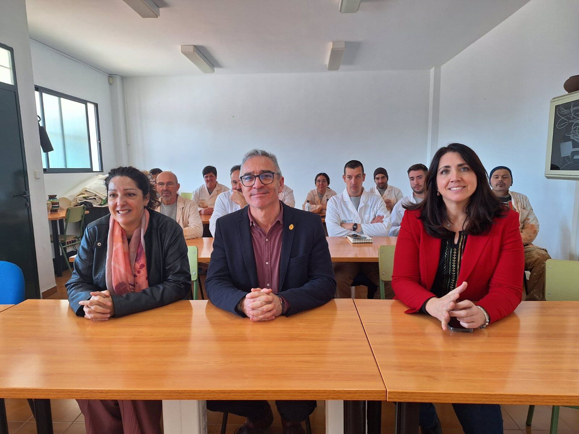 Visita al curso de formación en artesanía cerámica