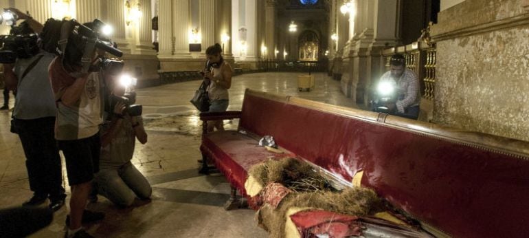 Desperfectos causados en la Basílica del Pilar por el artefacto detonado el pasado octubre de 2013. 