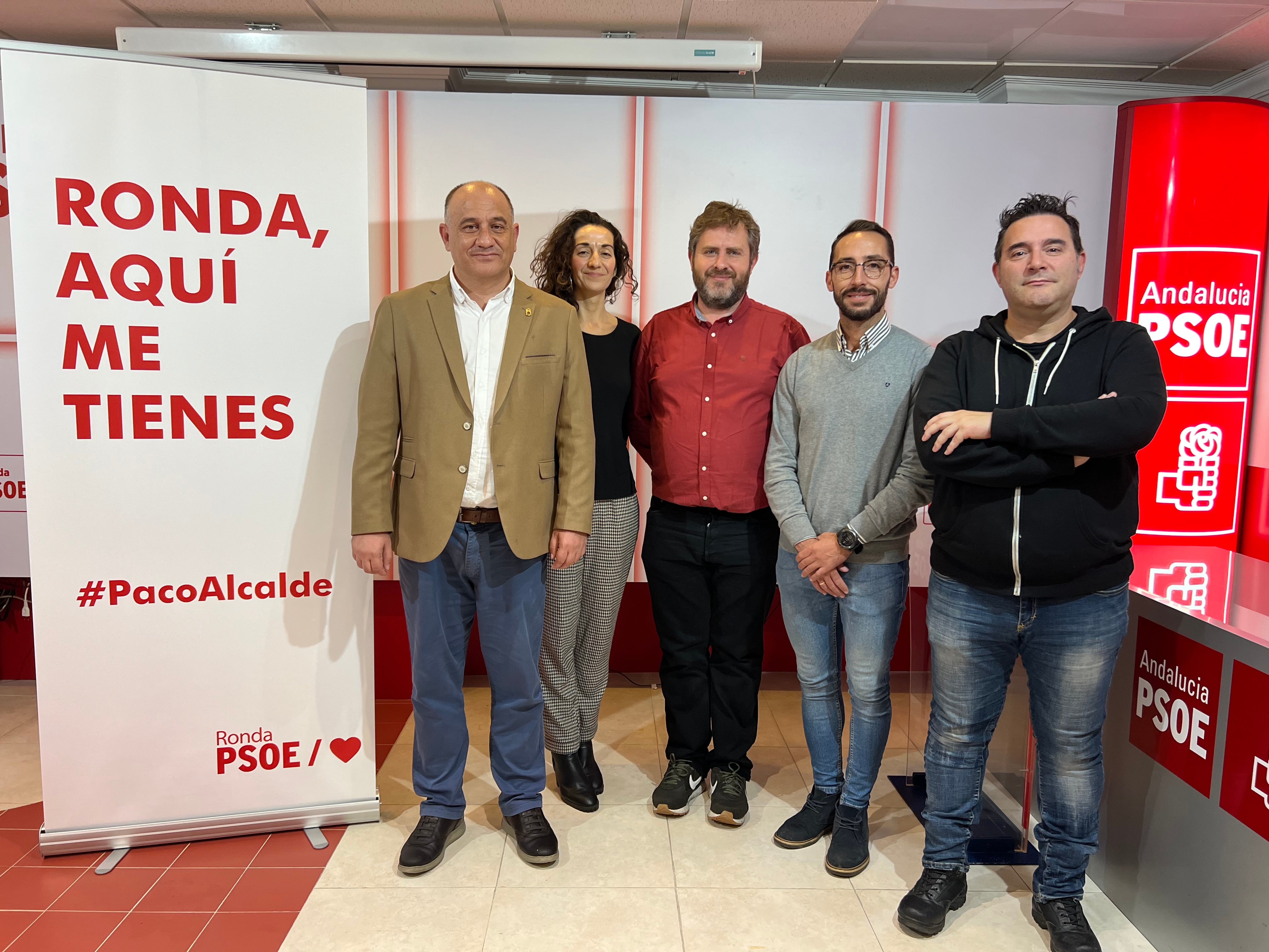 Algunos de los componentes del PSOE rondeño en la Casa del Pueblo