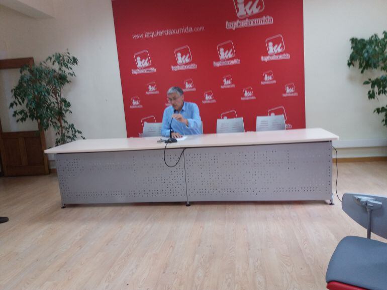 González Orviz, esta semana, en su última rueda de prensa como coordinador de Iu de Asturias.