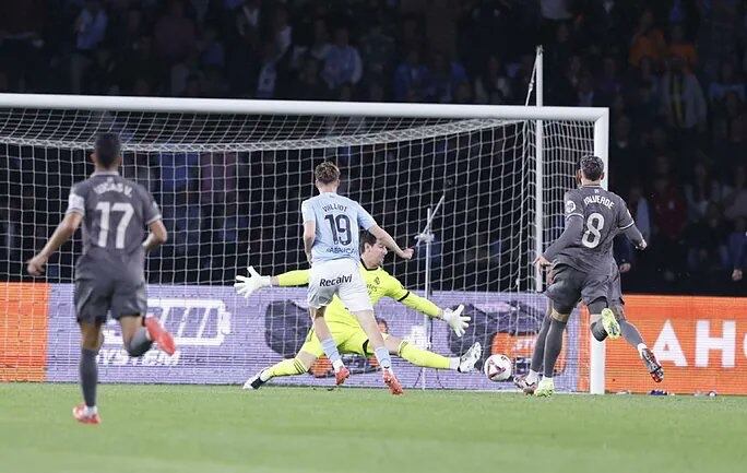 El paradón de Courtois en la primera parte del Celta de Vigo - Real Madrid