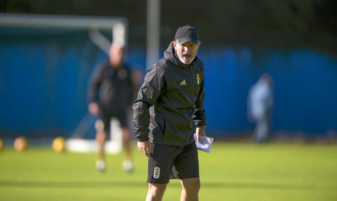 Juan Antonio Anquela durante un entrenamiento en El Requexón.