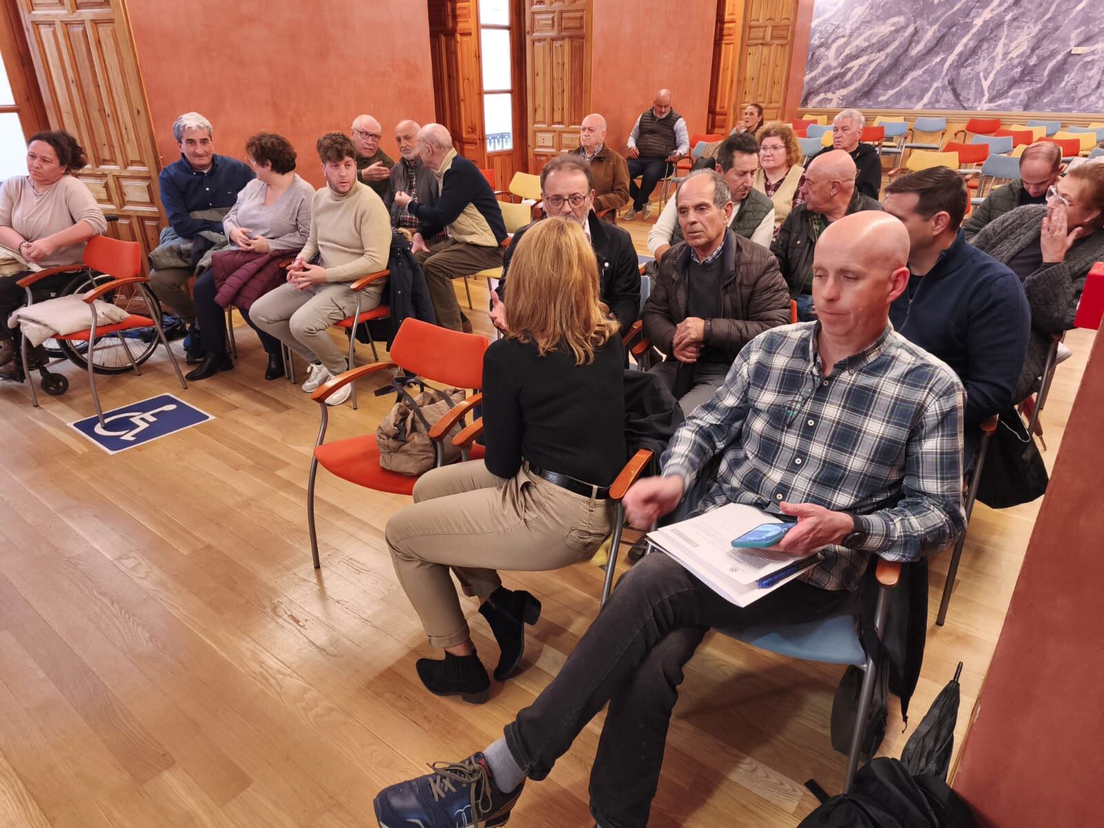 El Consejo Municipal de Participación Ciudadana de Jaén capital, durante una reunión para conocer las líneas maestras del Presupuesto Municipal de 2026.