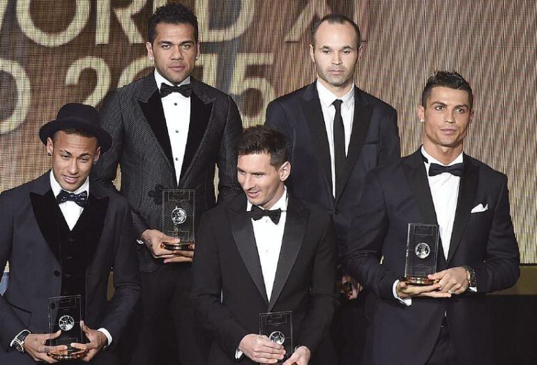 Alves y Cristiano, en la gala del Balón de Oro 2015.