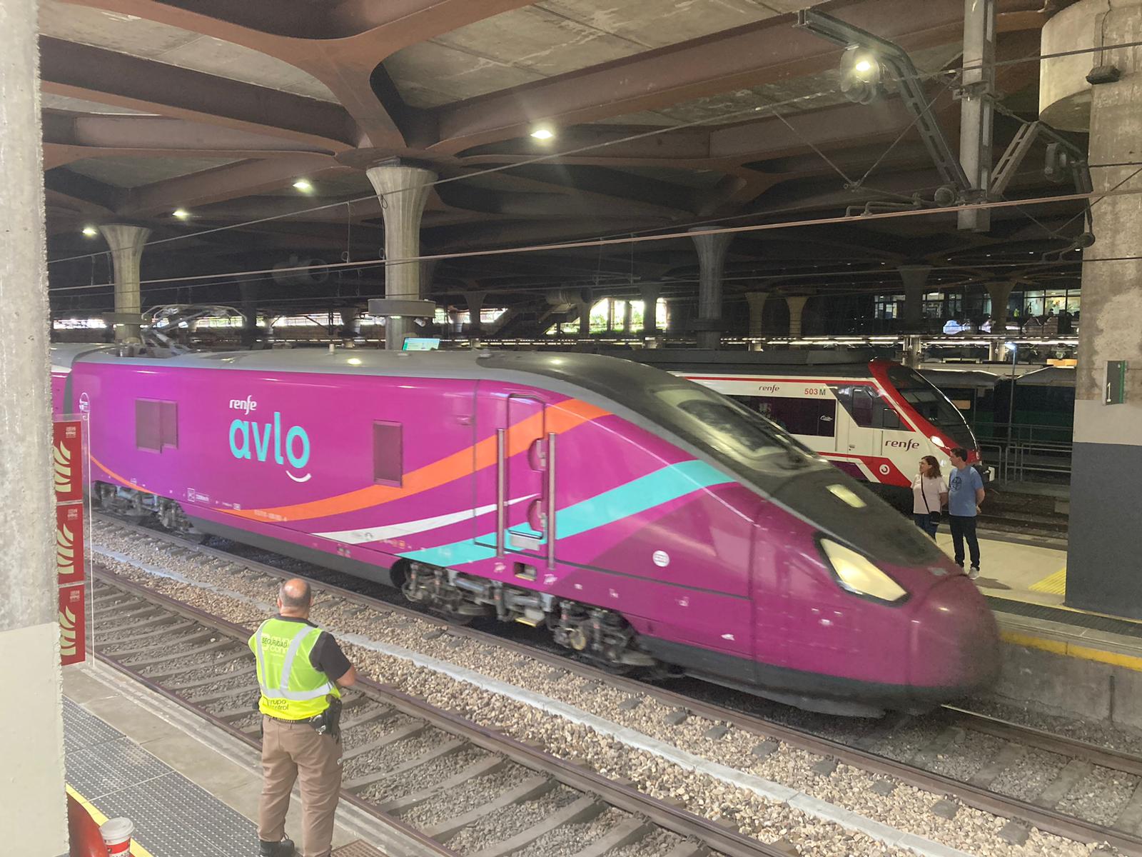 Llegada del primer Avlo a la estación de tren de Oviedo