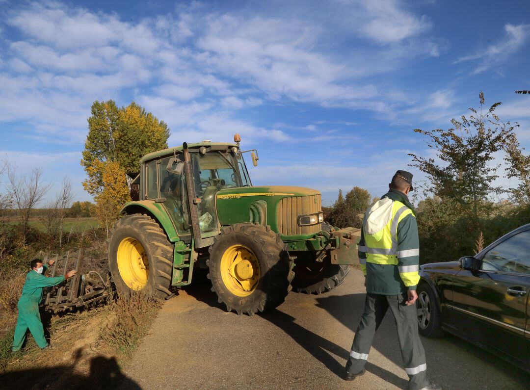 Herido un hombre en una colisión entre un turismo y un tractor en la P-983, en el término municipal de Villoldo (Palencia)