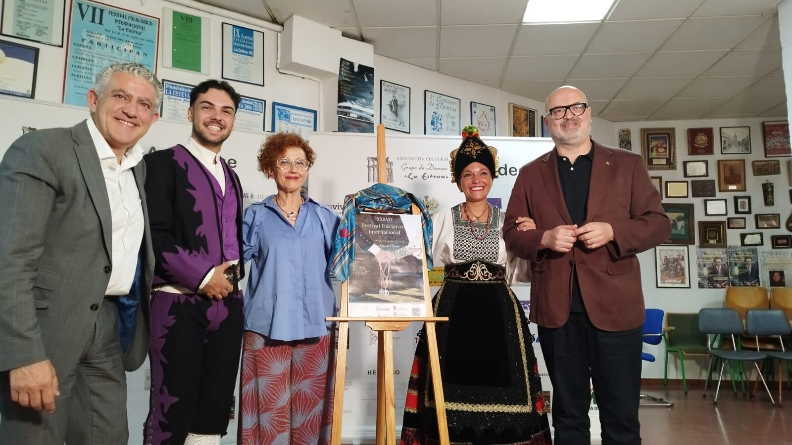 Imágenes de la presentación de la XXXVII Festival Folclórico Internacional La Esteva