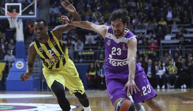 Llull intenta marcharse hacia canasta