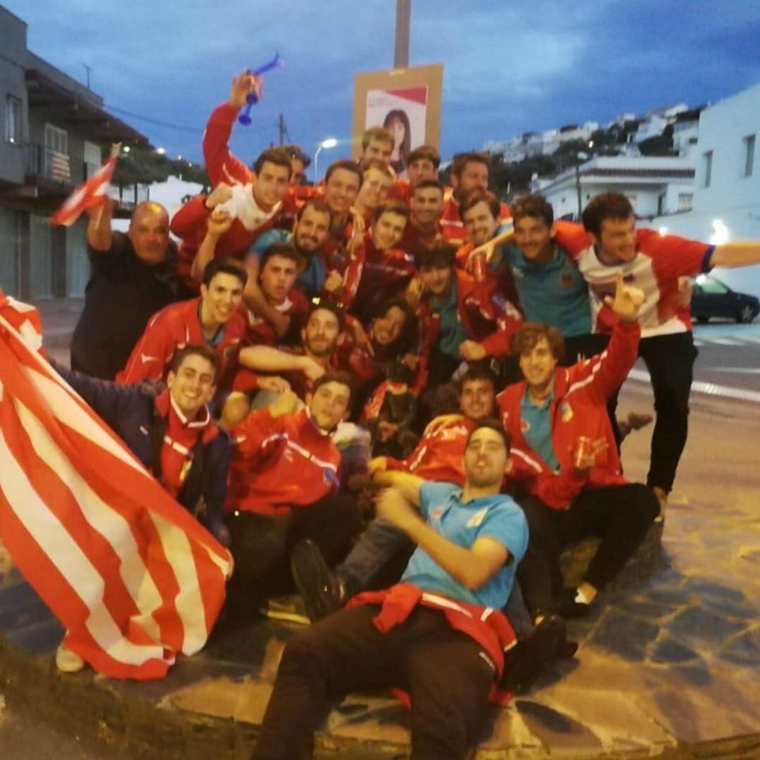 El Llança celebra el ascenso a la Segunda División Catalana