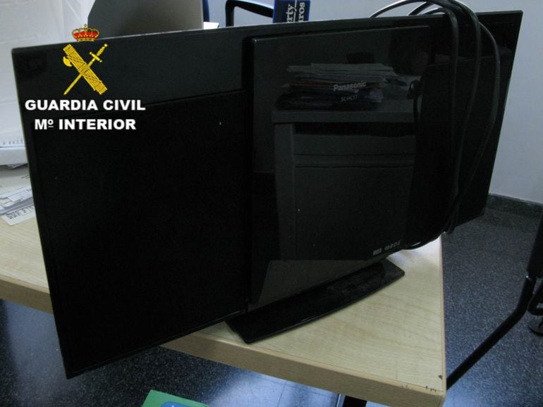 Una tele recuperada por la Guardia Civil