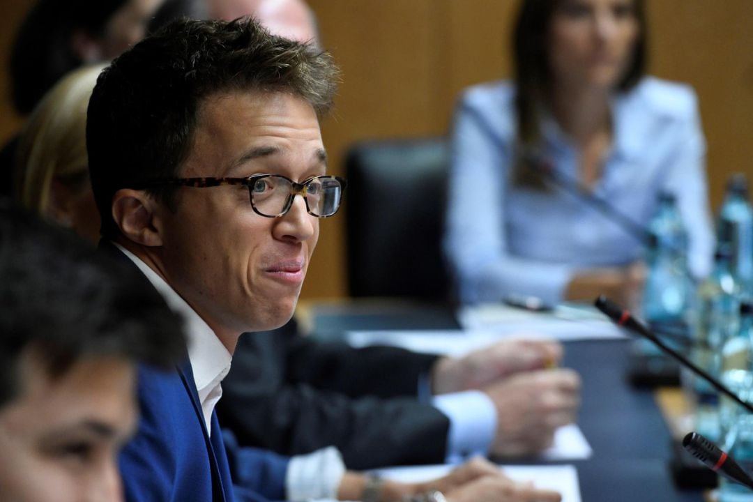 El portavoz de Más Madrid, Íñigo Errejón, a su llegada este martes a la reunión de la Junta de Portavoces de la Asamblea de Madrid. Más Madrid tiene previsto celebrar este miércoles una asamblea para acordar que Errejón sea su cabeza de lista, la marca con la que concurrirán y en qué circunscripciones lo harán. EFEVíctor Lerena