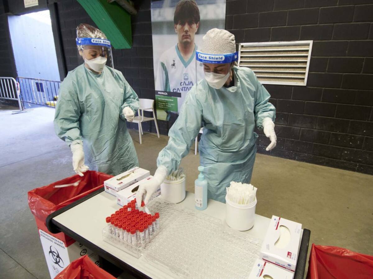 La incidencia cae 33 puntos desde el viernes con 165 positivos más